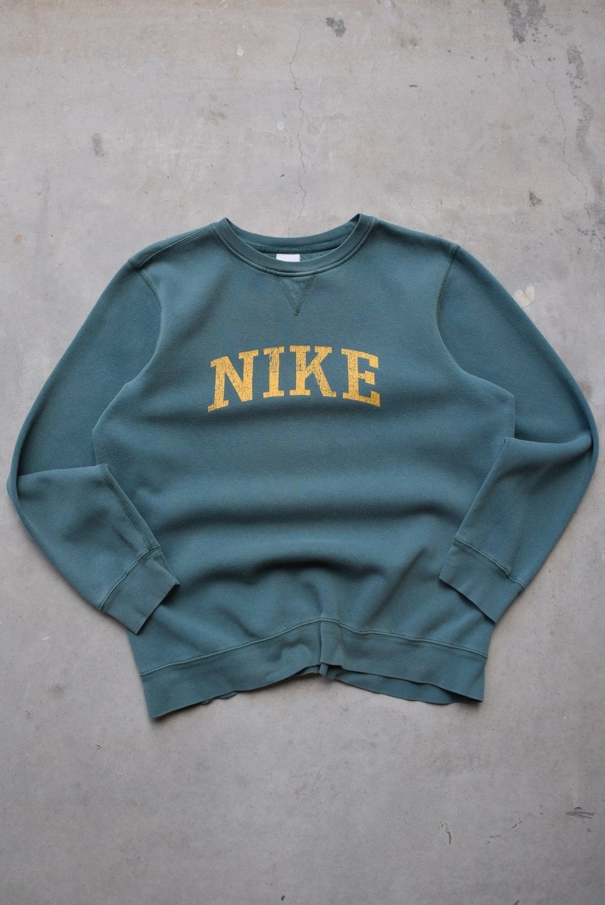 Nike Green Spellout Crewneck — 2000s (M) - Retrospective Store