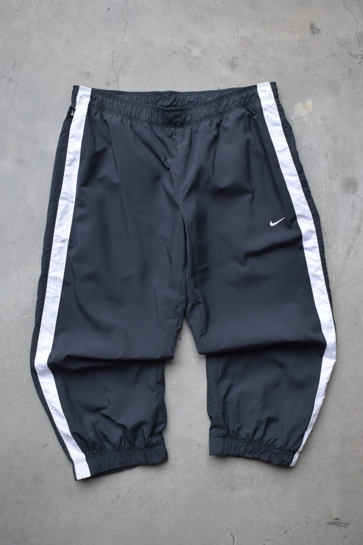 Nike Grey Embroidered Swoosh 3/4 Track Pants — 2000s (S) - Retrospective Store