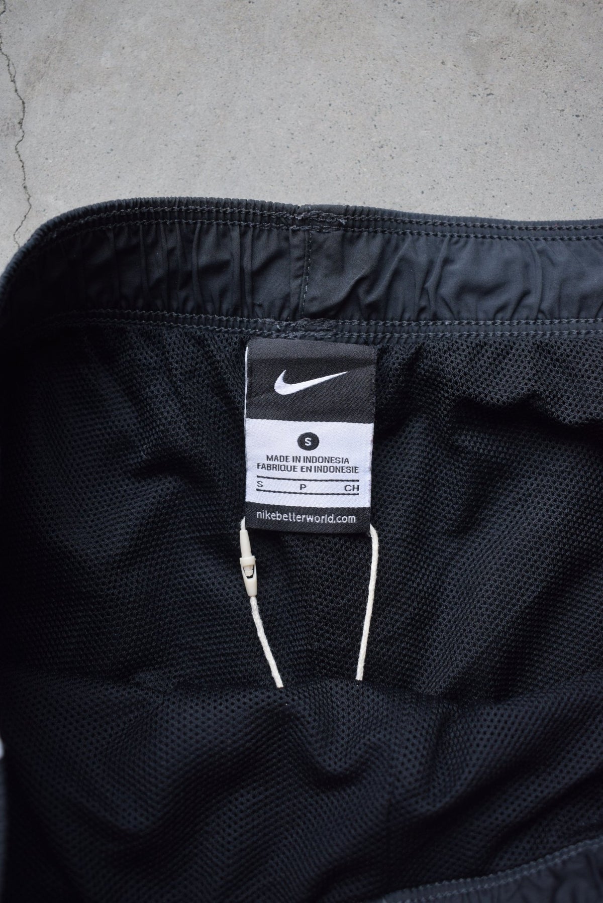 Nike Grey Embroidered Swoosh 3/4 Track Pants — 2000s (S) - Retrospective Store