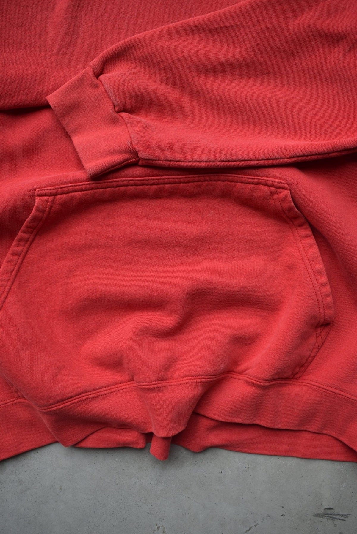 Nike Red Embroidered Centre Swoosh Hoodie — 2000s (XL) - Retrospective Store