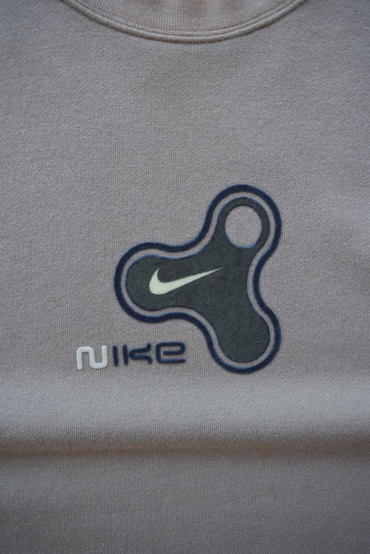 Nike Tan Embroidered Spellout Crewneck — 2000s (M) - Retrospective Store