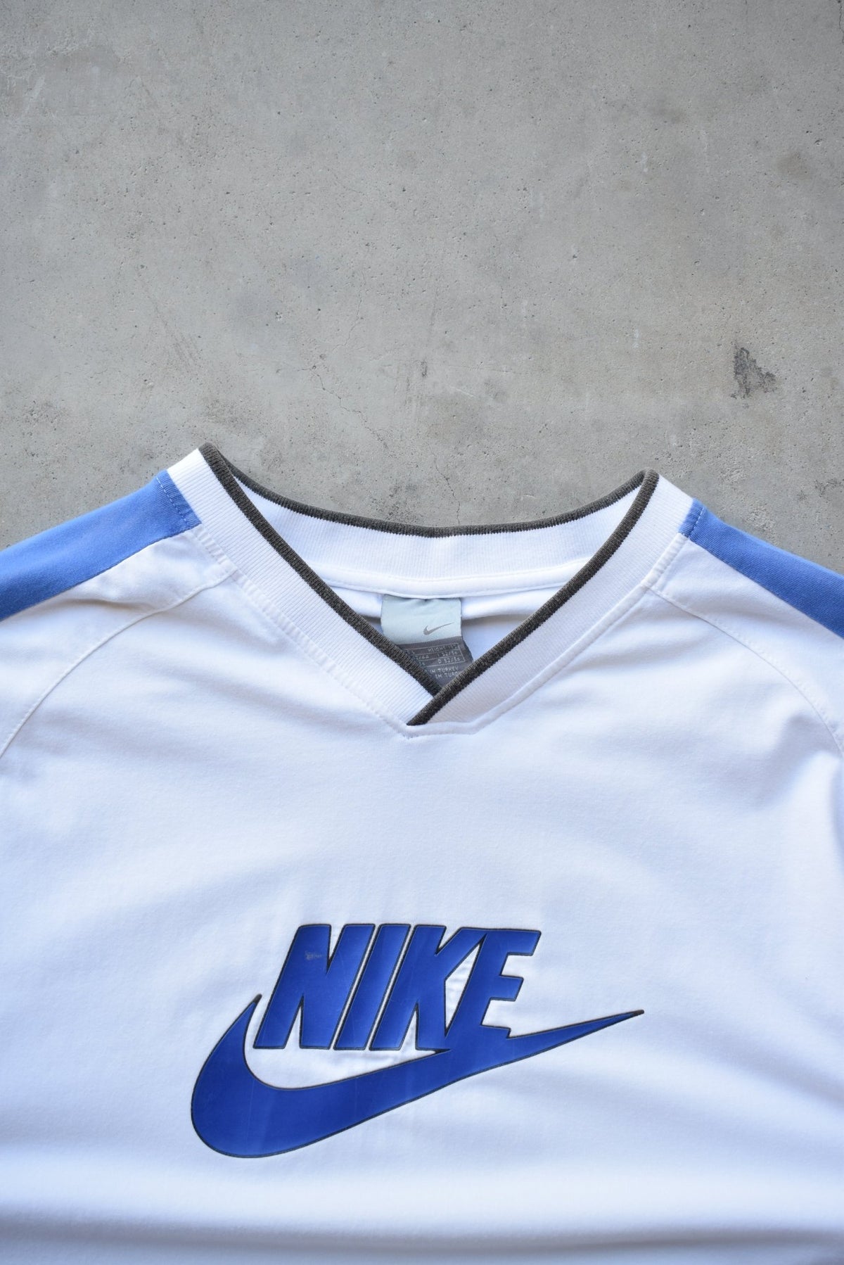 Nike White & Blue Spellout Tee — 2000s (M) - Retrospective Store