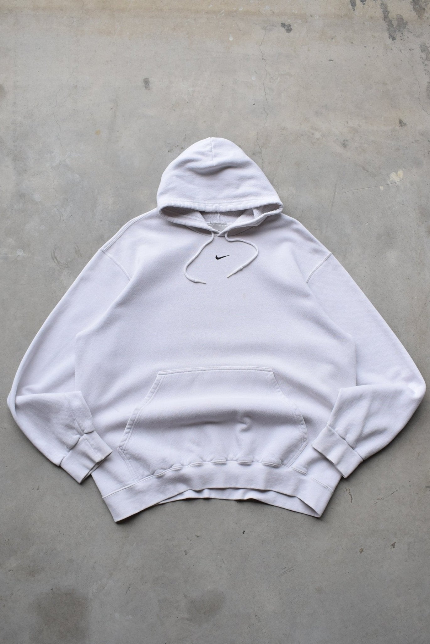 Nike White Embroidered Centre Swoosh Hoodie — 1990s (L) - Retrospective Store