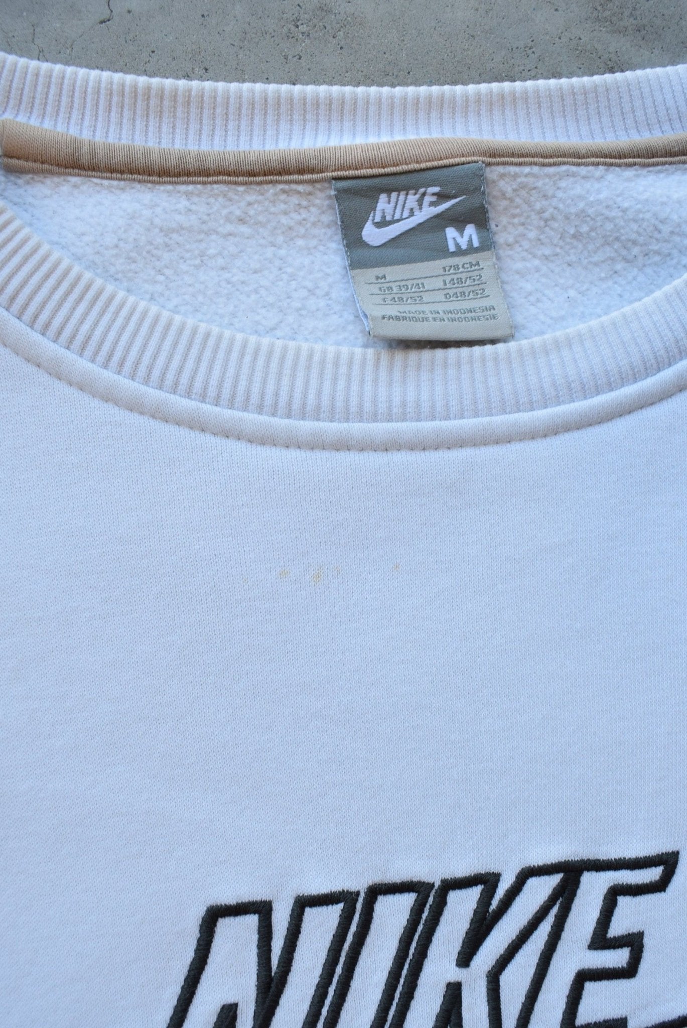 Nike White Embroidered Spellout Crewneck — 2000s (M) - Retrospective Store