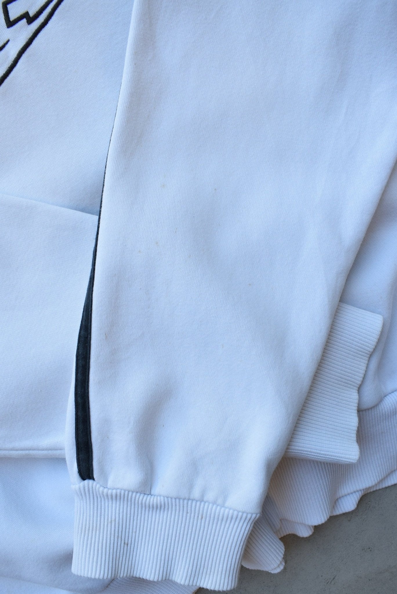 Nike White Embroidered Spellout Crewneck — 2000s (M) - Retrospective Store