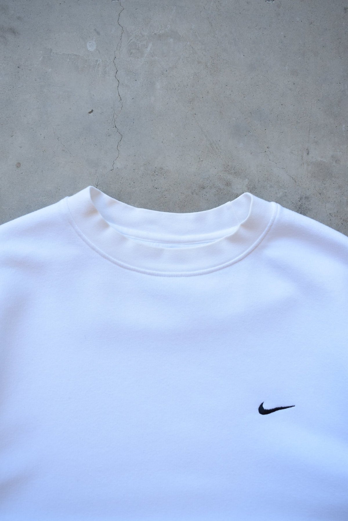 Nike White Embroidered Swoosh Crewneck — 2000s (L) - Retrospective Store