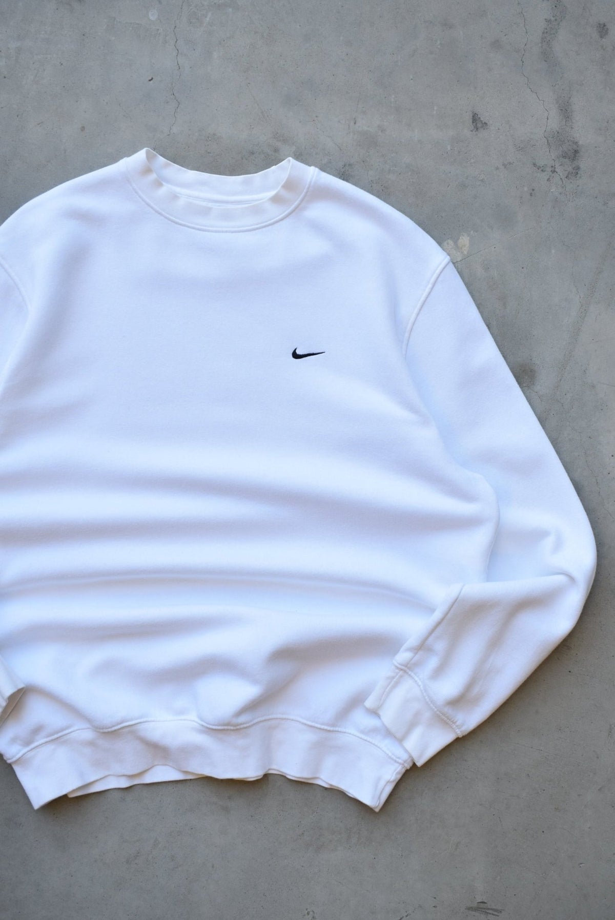 Nike White Embroidered Swoosh Crewneck — 2000s (L) - Retrospective Store