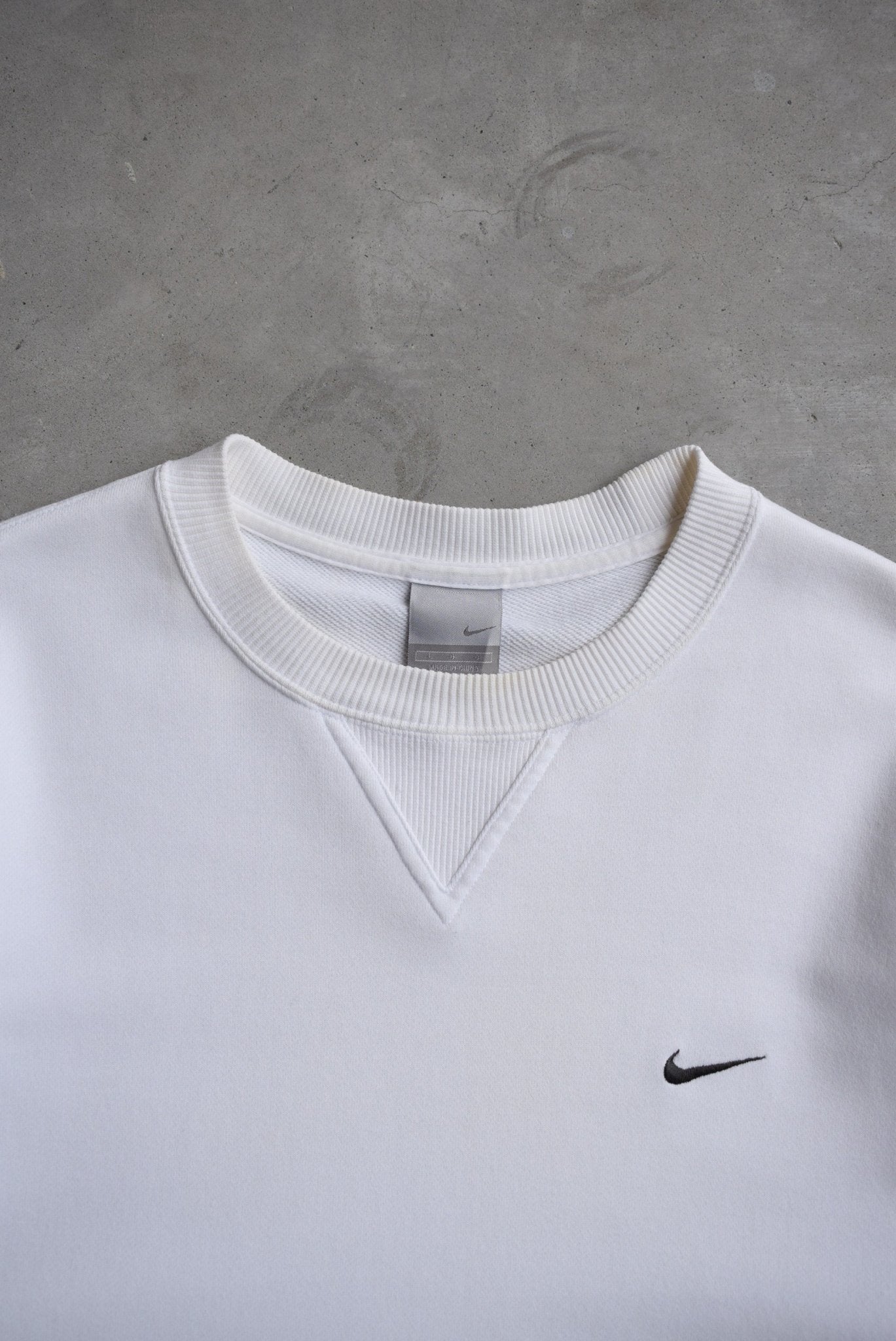 Nike White Embroidered Swoosh Crewneck — 2000s (M) - Retrospective Store