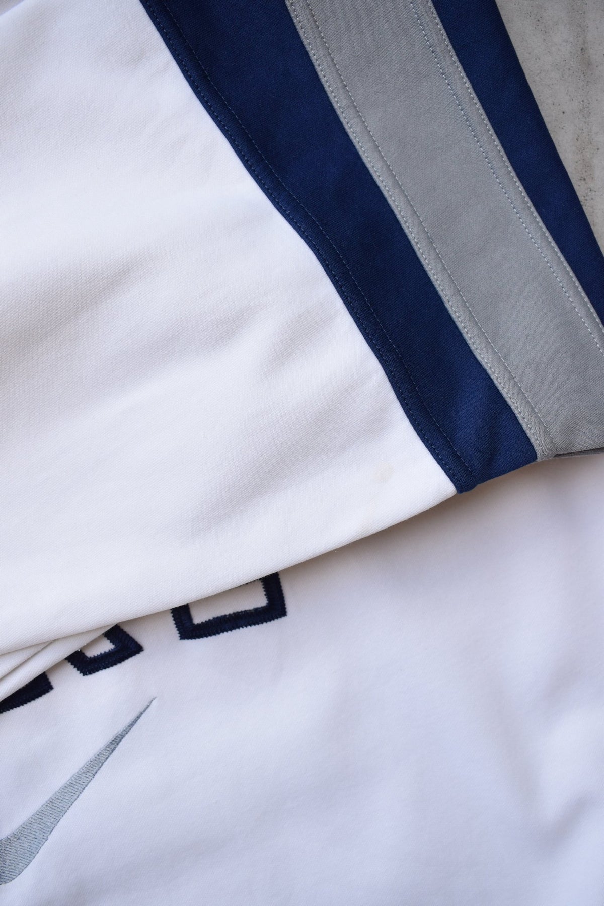 Nike White & Navy Embroidered Spellout Crewneck — 1990s (M) - Retrospective Store