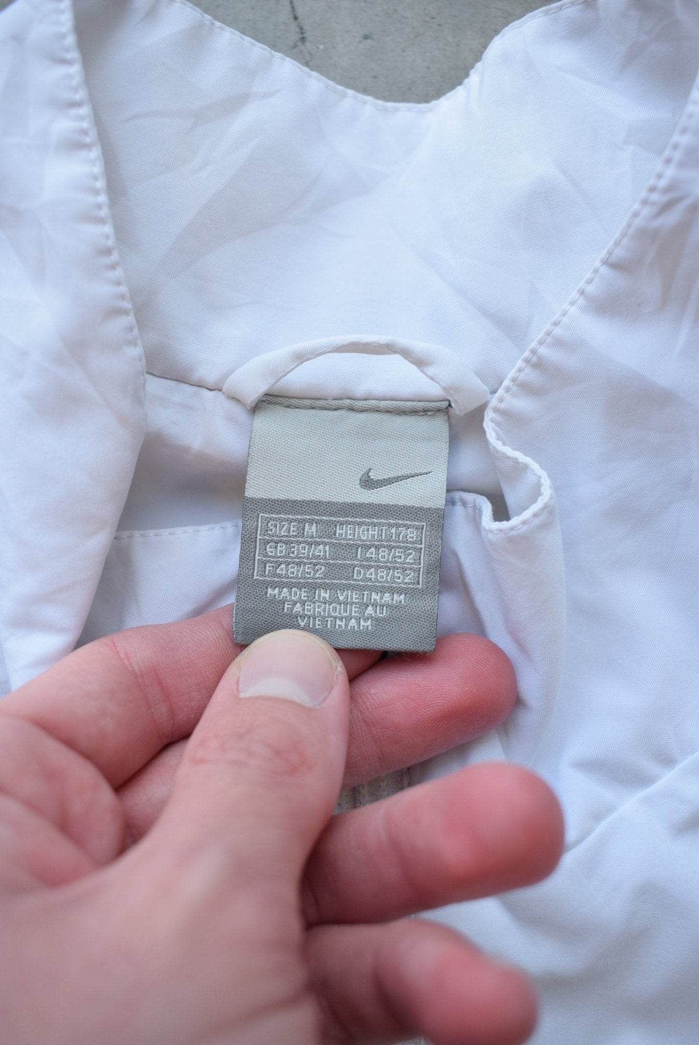 Nike White Swoosh Jacket — 2000s (M) - Retrospective Store