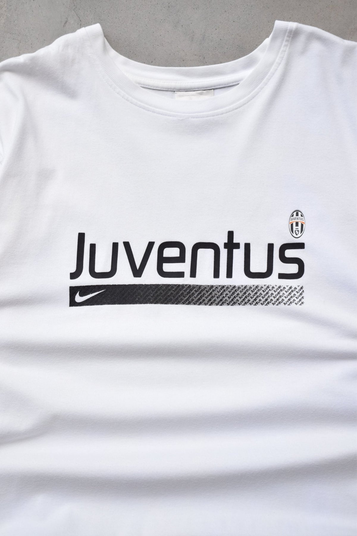 Nike x Juventus FC White Graphic Tee — 2000s (XL) - Retrospective Store