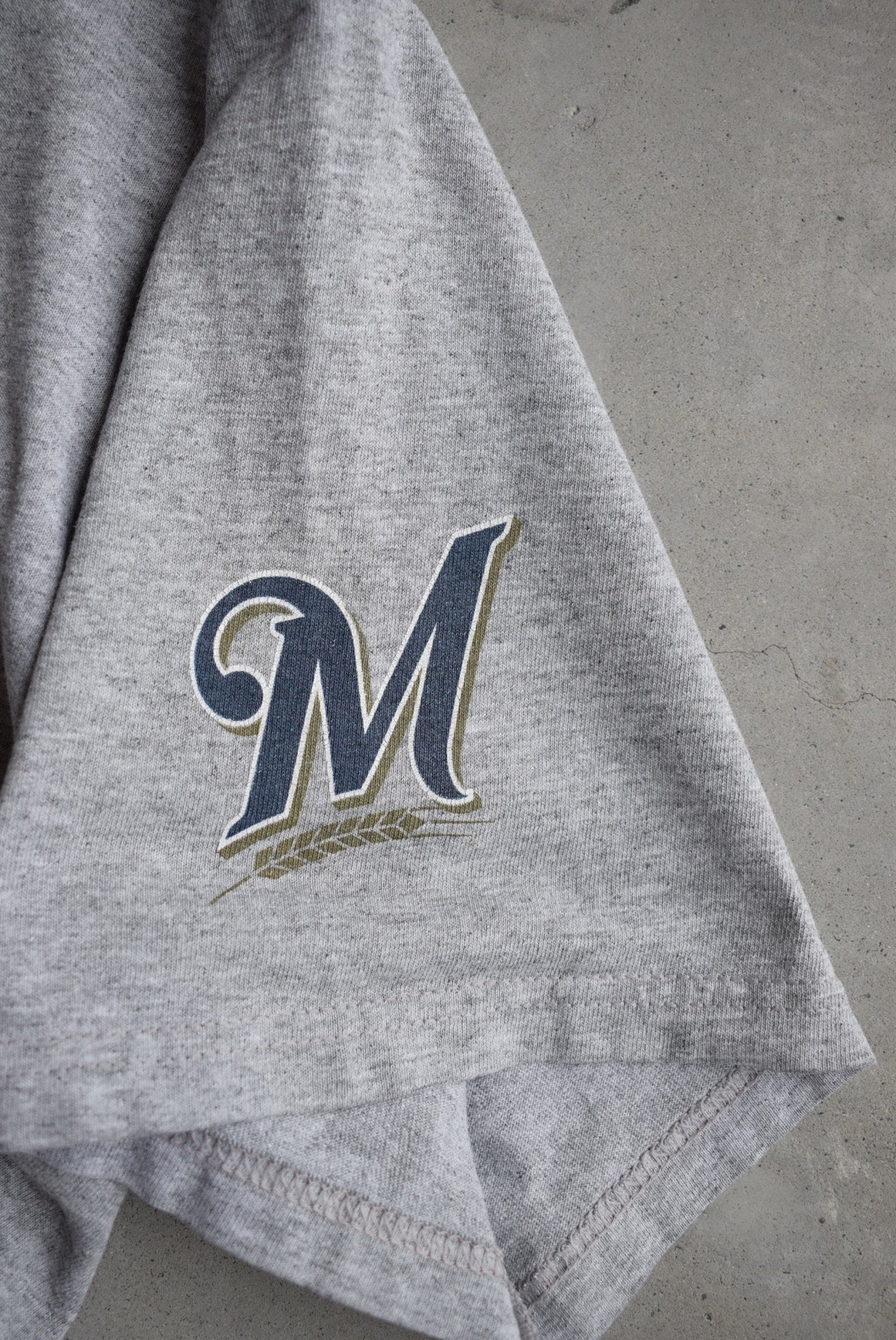 Nike x MLB Milwaukee Brewers Grey Graphic Tee — 2000s (M) - Retrospective Store