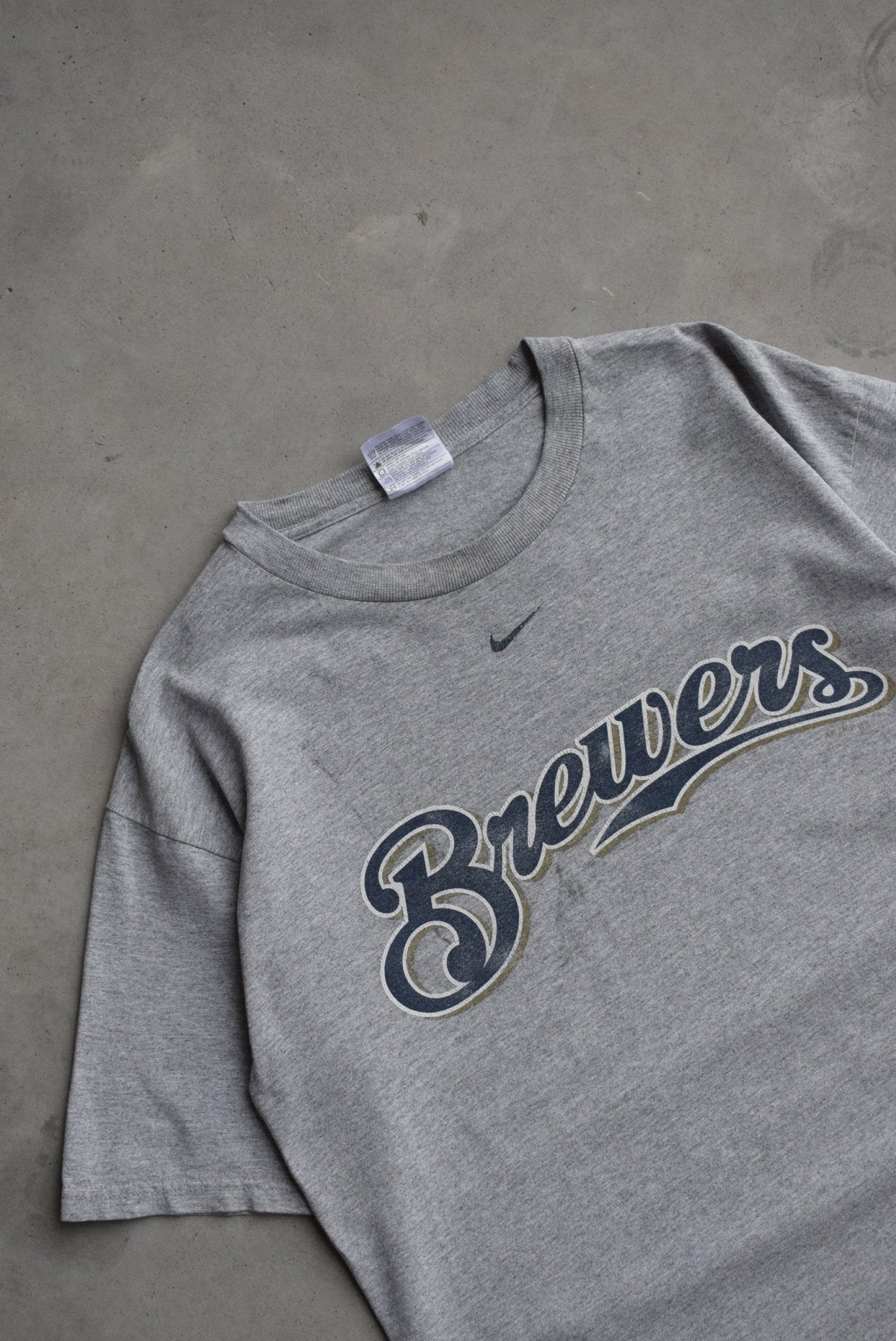 Nike x MLB Milwaukee Brewers Grey Graphic Tee — 2000s (M) - Retrospective Store