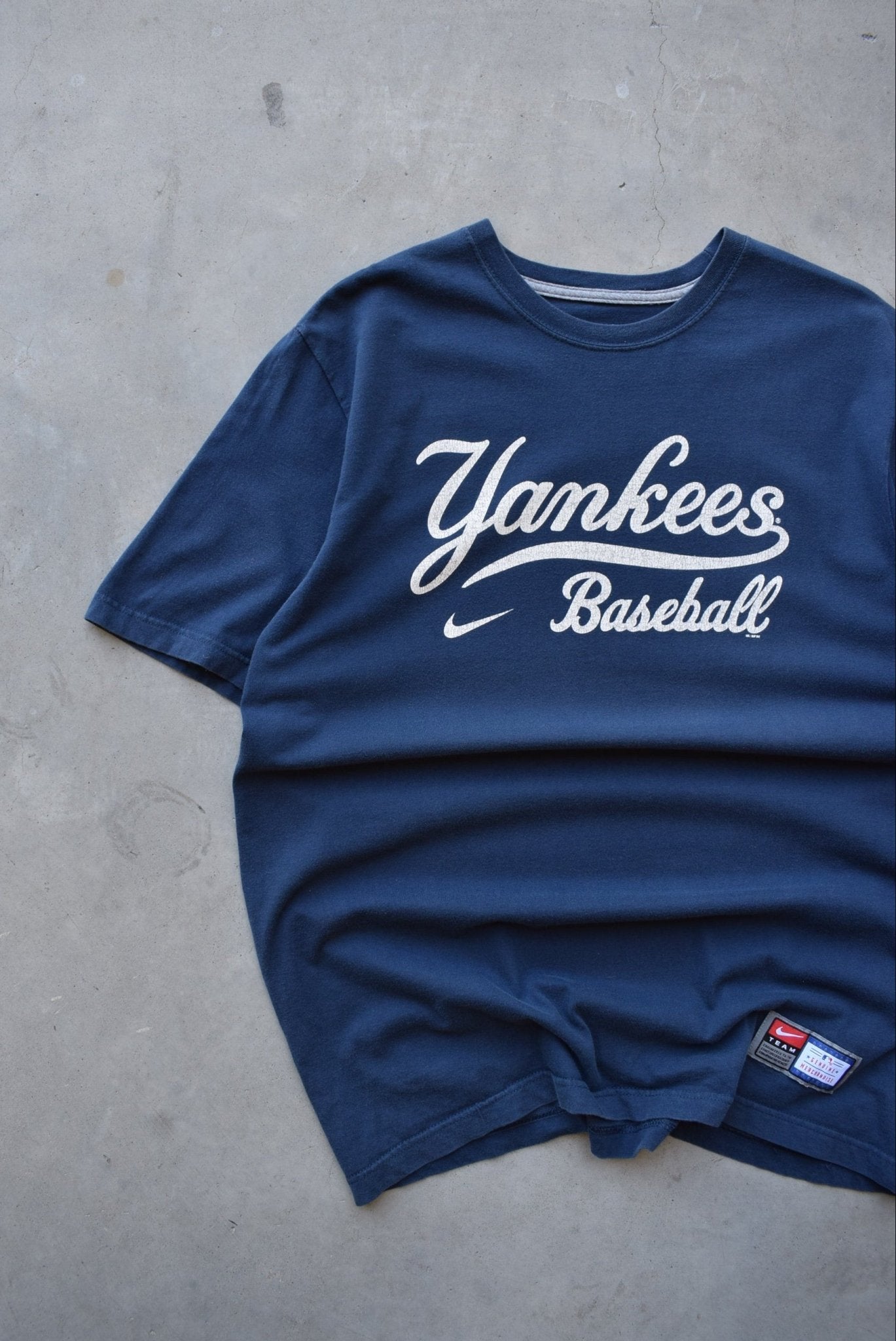 Nike x MLB New York Yankees Baseball Navy Tee — 2002 (L) - Retrospective Store
