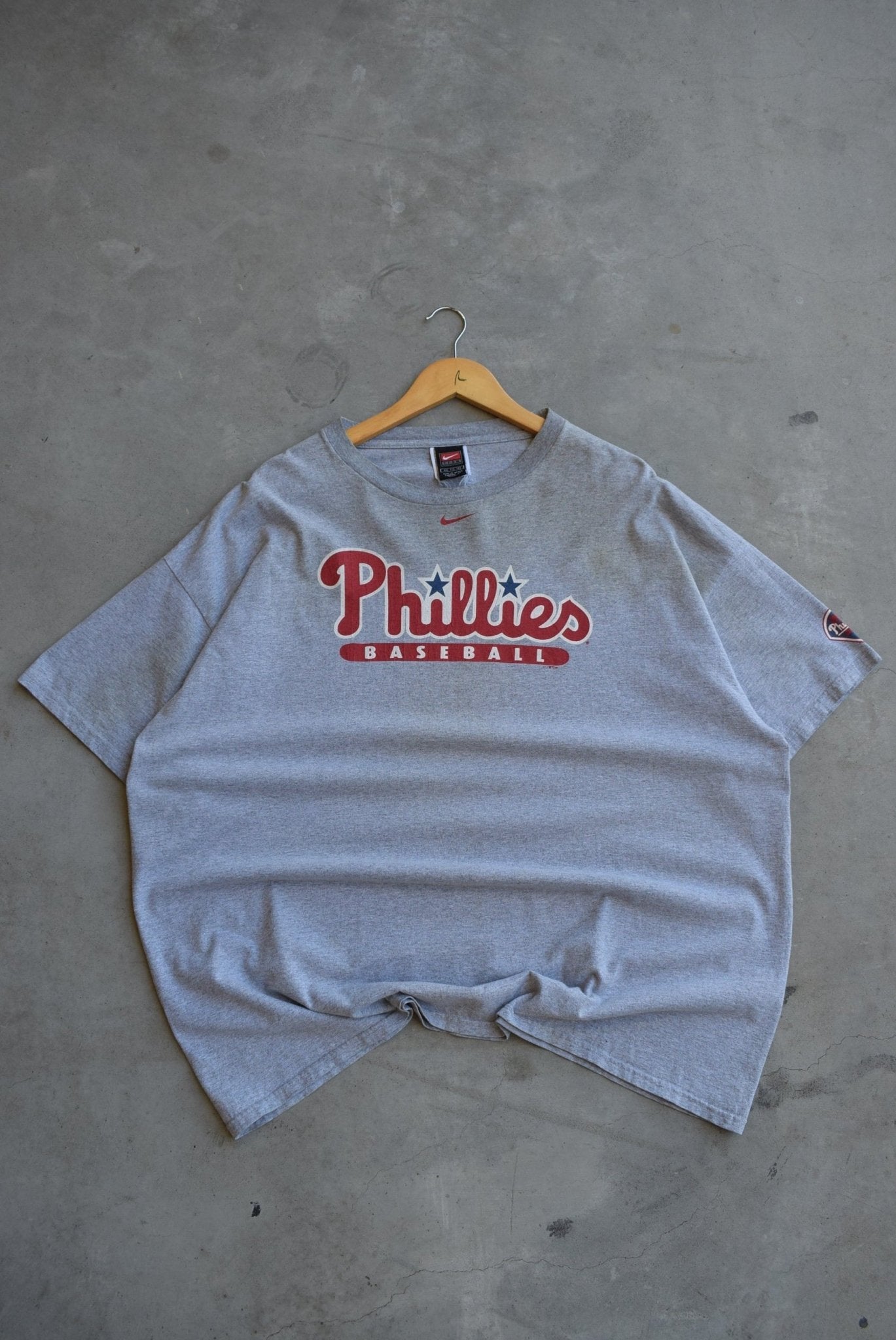 Nike x MLB Philadelphia Phillies Baseball Tee — 2001 (XXL) - Retrospective Store
