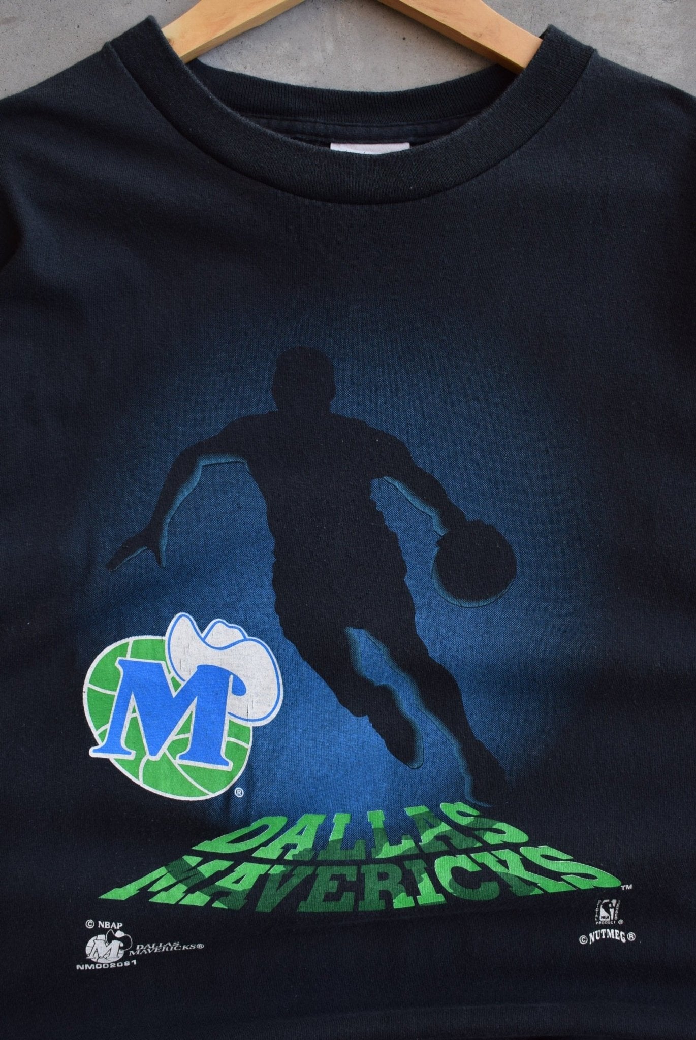 Nutmeg x NBA Dallas Mavericks Black Graphic Tee — 1990s (S) - Retrospective Store