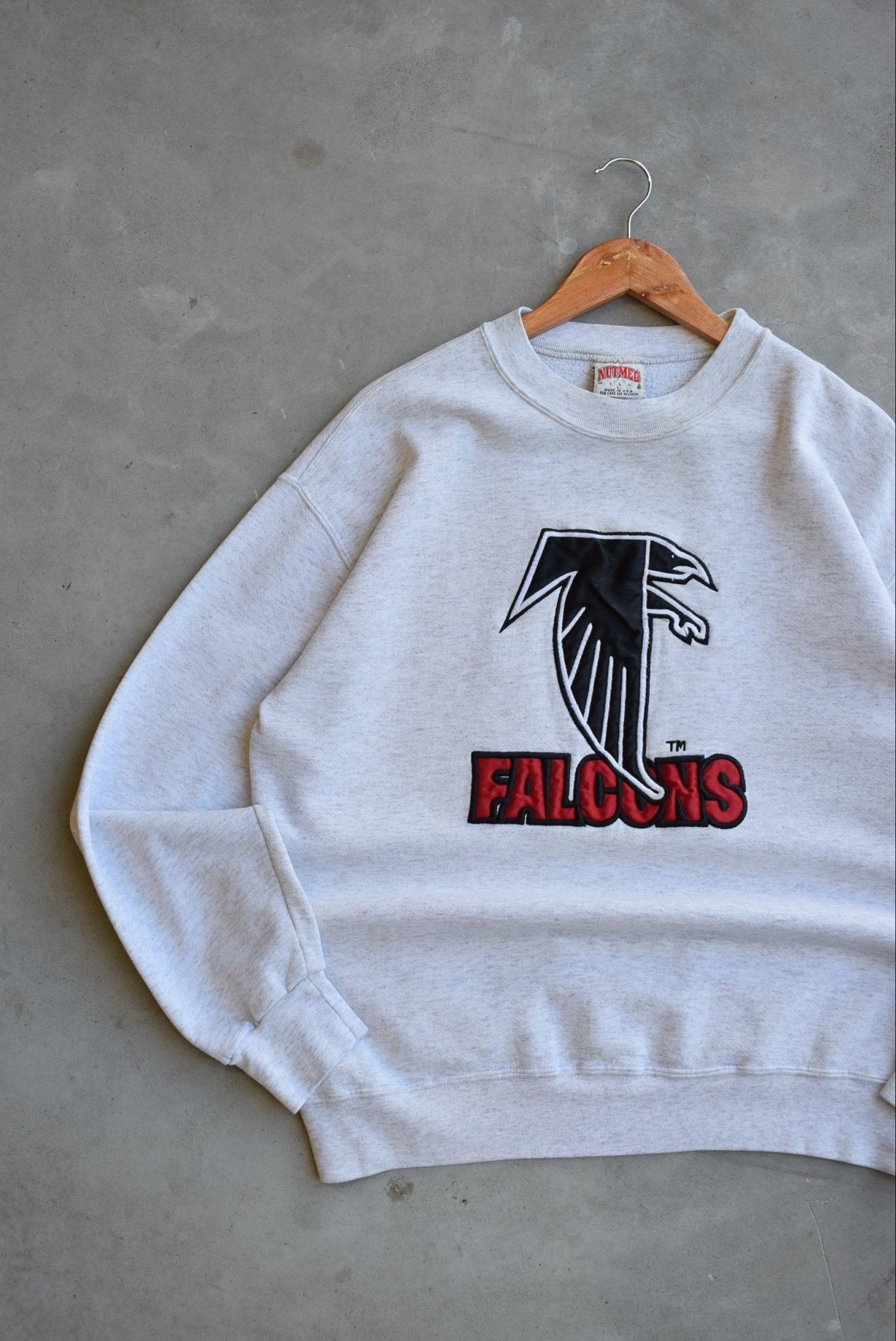 Nutmeg x NFL Atlanta Falcons Embroidered Crewneck — 1990s (L) - Retrospective Store
