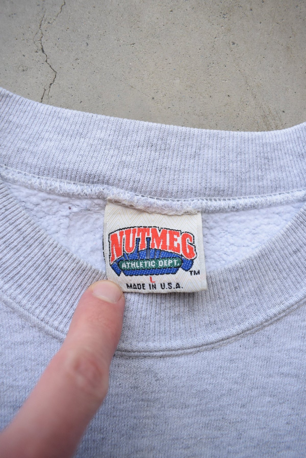 Nutmeg x University of Notre Dame Grey Embroidered Crewneck — 1990s (M) - Retrospective Store