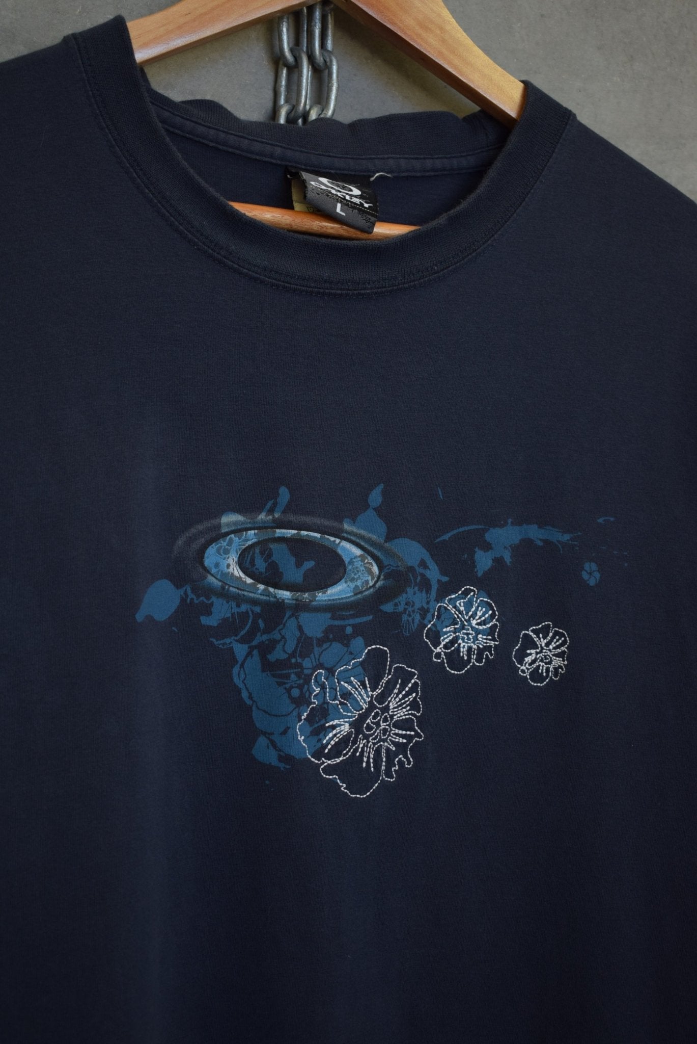 Oakley Classic Logo Tee — 2000s (L) - Retrospective Store