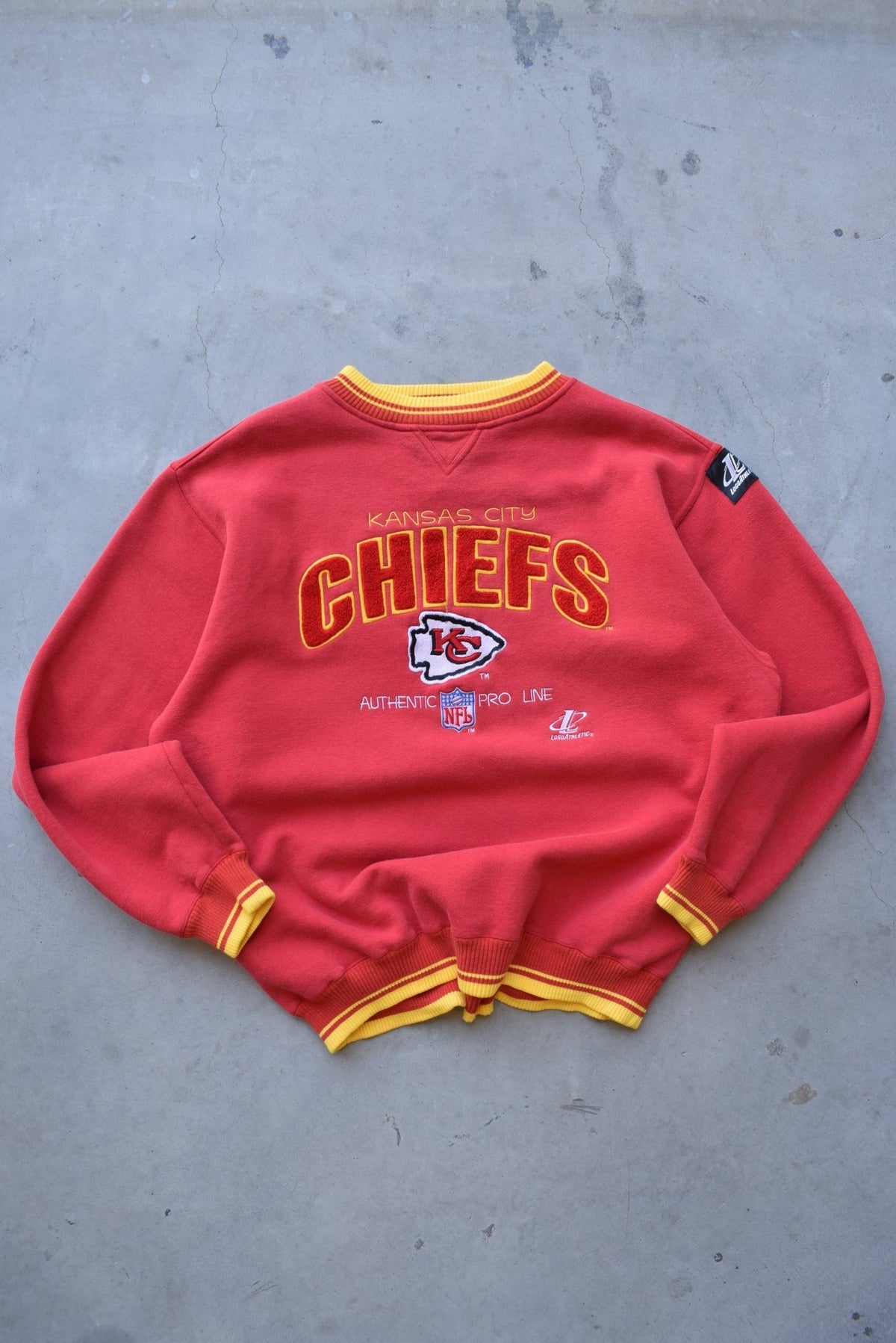 Pro-Line NFL Kansas City Chiefs Red Embroidered Crewneck — 1990s (XL) - Retrospective Store