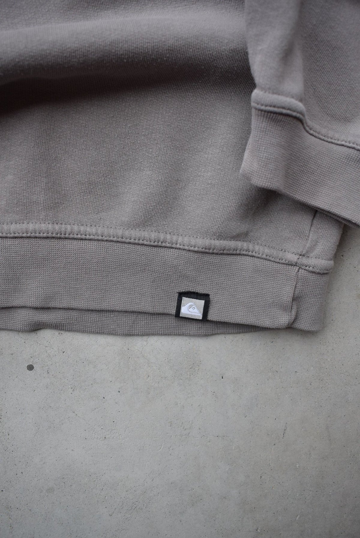 Quiksilver Grey Spellout Crewneck — 1990s (M) - Retrospective Store