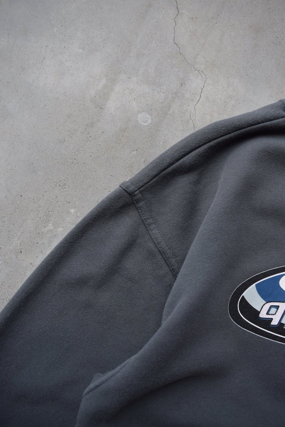 Quiksilver Surfwear Dark-Grey Spellout Crewneck — 1990s (M) - Retrospective Store
