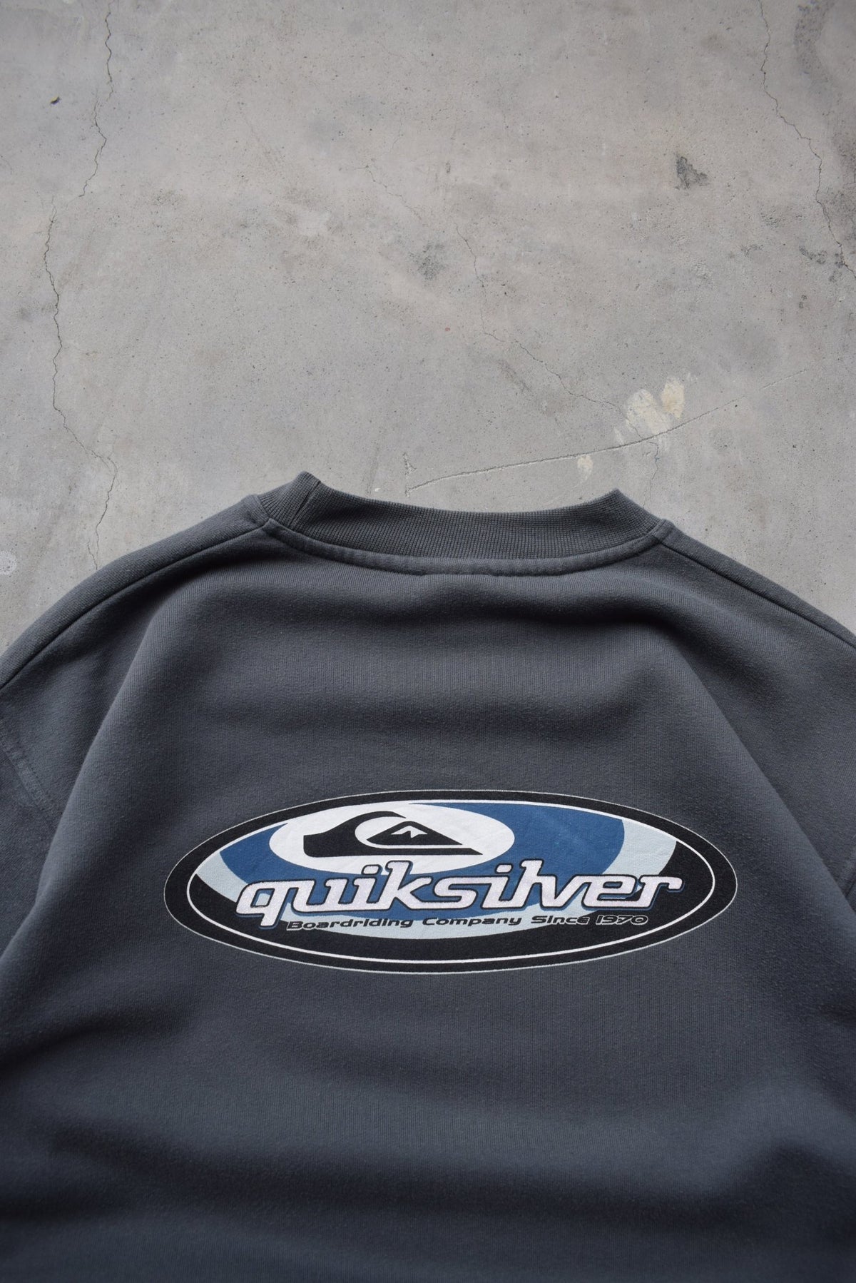 Quiksilver Surfwear Dark-Grey Spellout Crewneck — 1990s (M) - Retrospective Store