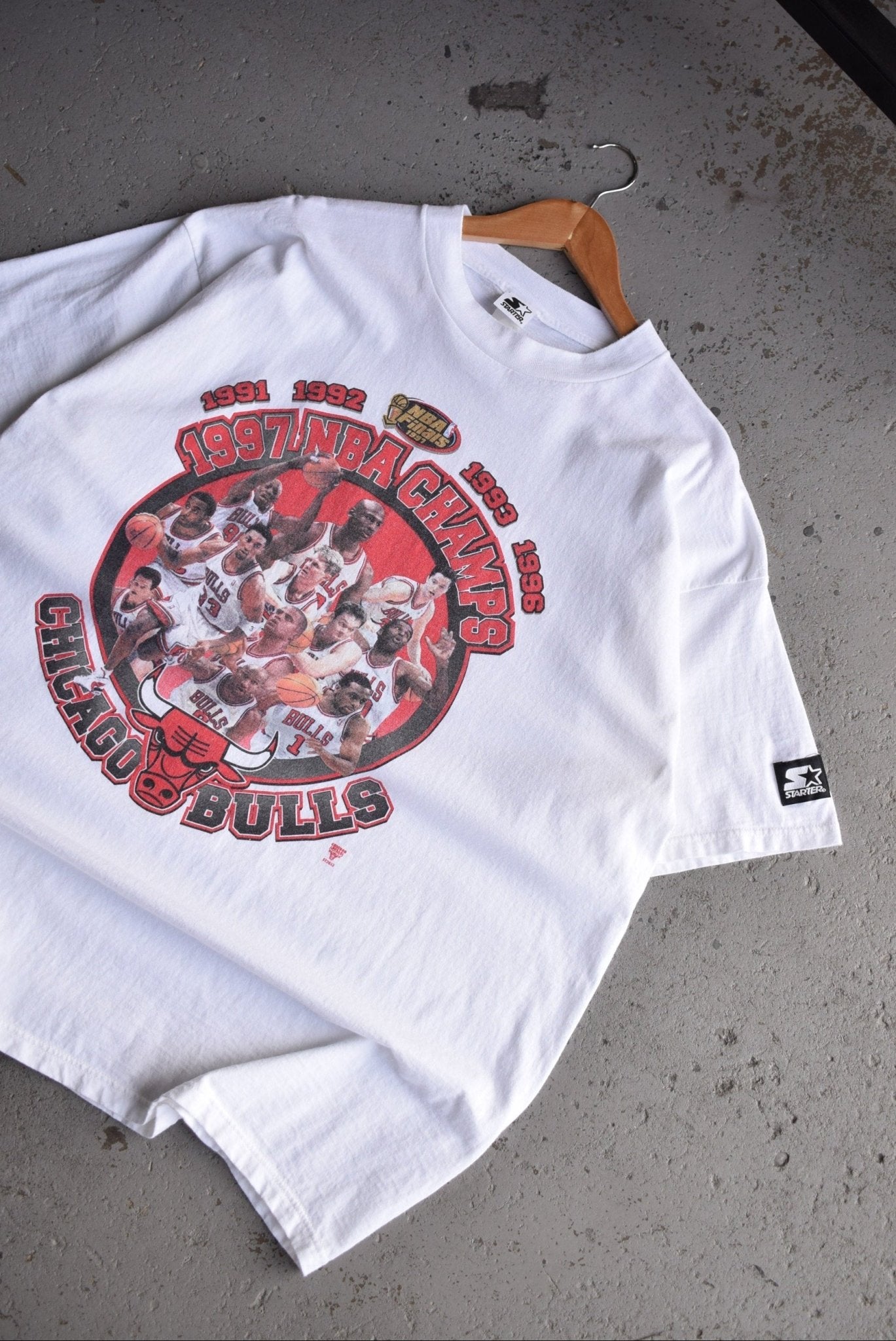 *Rare* Vintage 1997 Starter x NBA Chicago Bulls Champions Tee (XL/XXL) - Retrospective Store