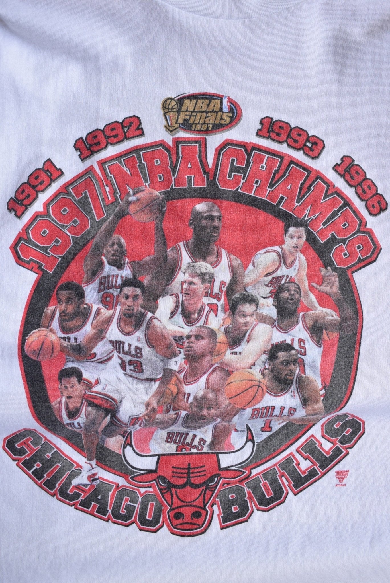 *Rare* Vintage 1997 Starter x NBA Chicago Bulls Champions Tee (XL/XXL) - Retrospective Store