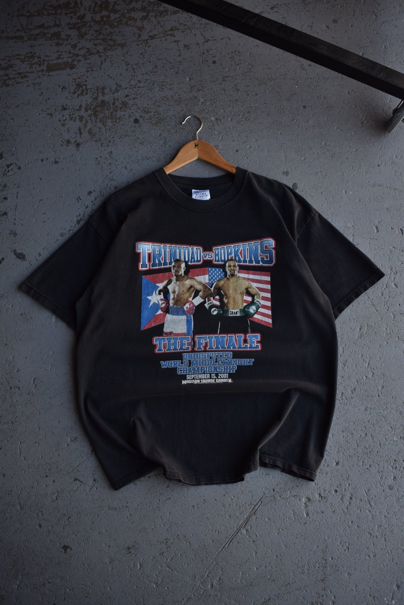 *Rare* Vintage 2001 Felix Trinidad vs Bernard Hopkins Tee (L/XL) - Retrospective Store