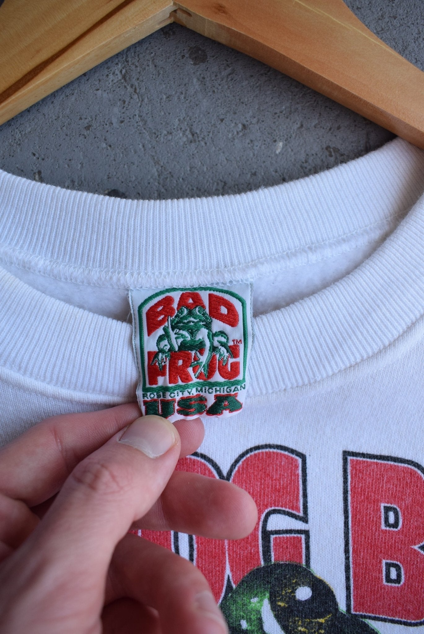 *Rare* Vintage 90s Bad Frog Beer Graphic Crewneck (M) - Retrospective Store