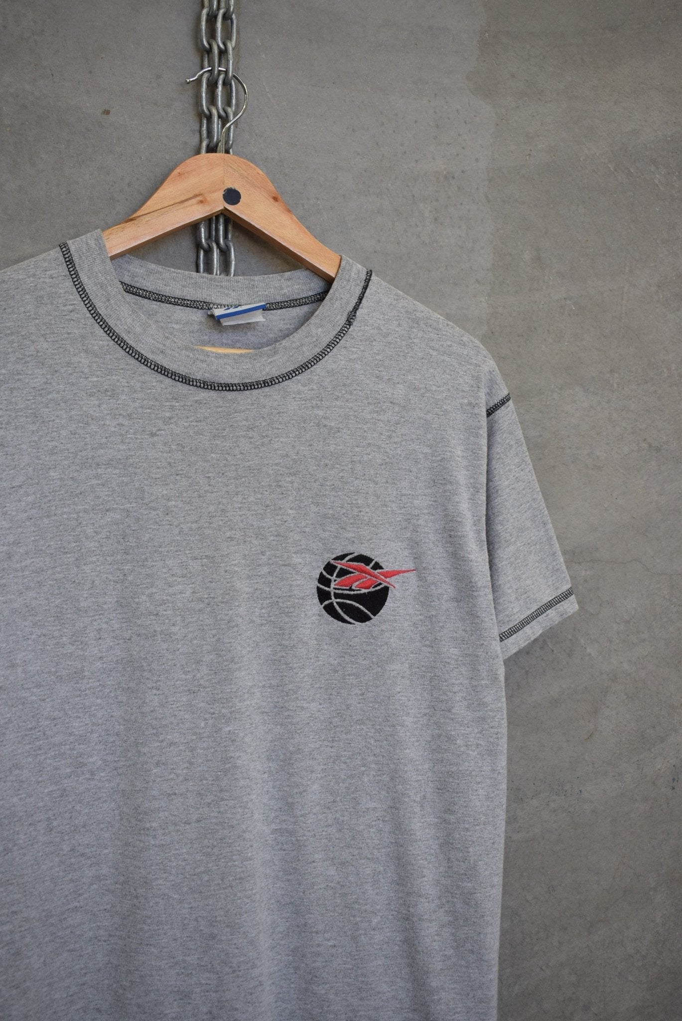 Reebok Basketball Embroided Tee — 2000s (M) - Retrospective Store