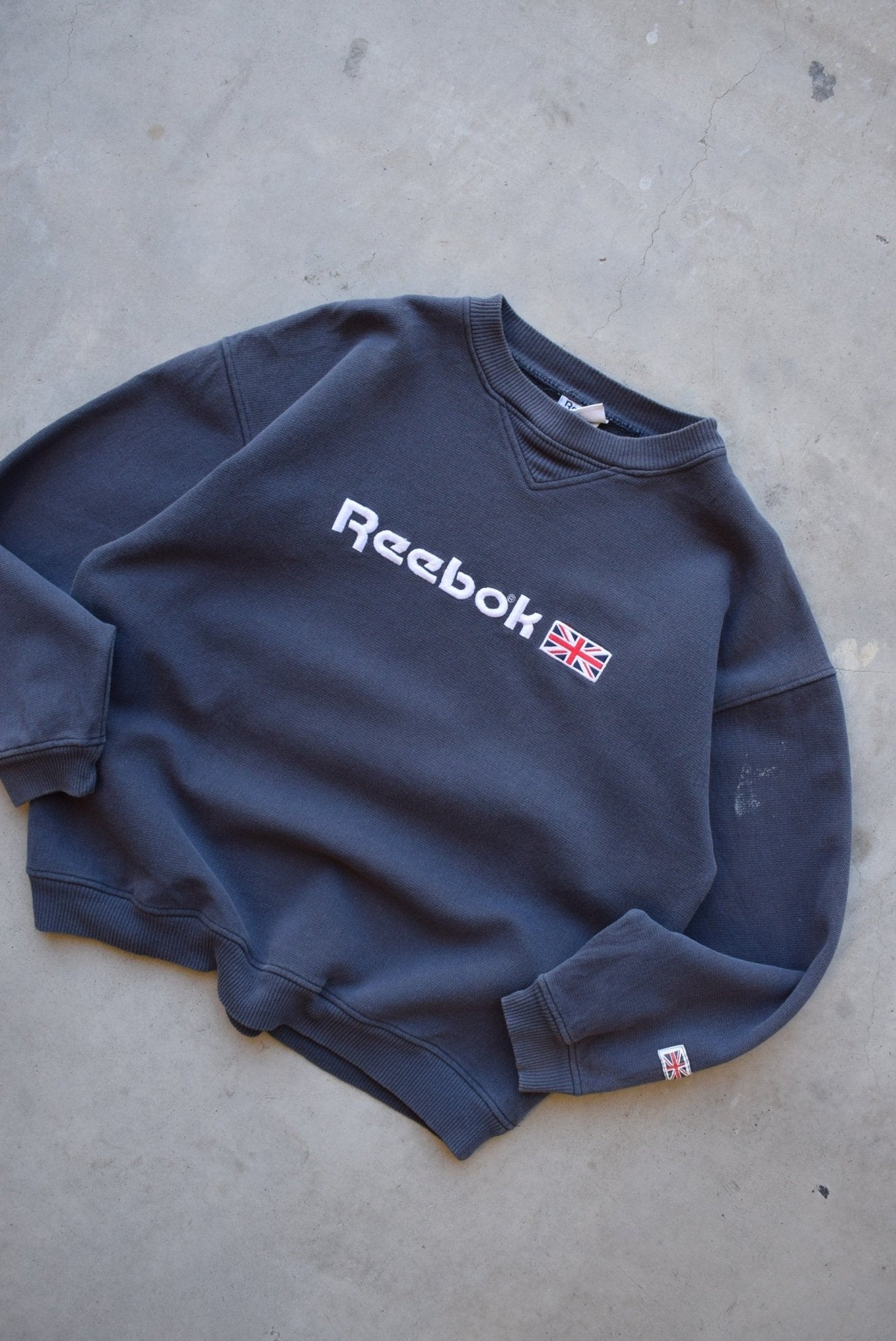 Reebok Navy Embroidered Spellout Crewneck — 1990s (M) - Retrospective Store