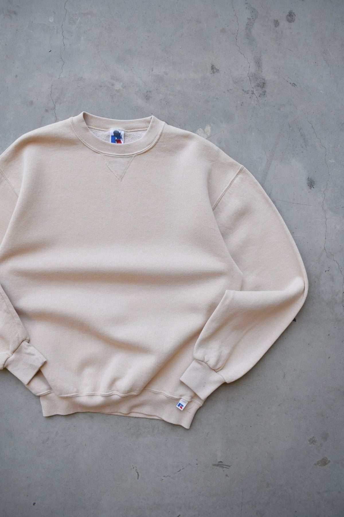 Russell Athletic Beige Crewneck — 1990s (M) - Retrospective Store