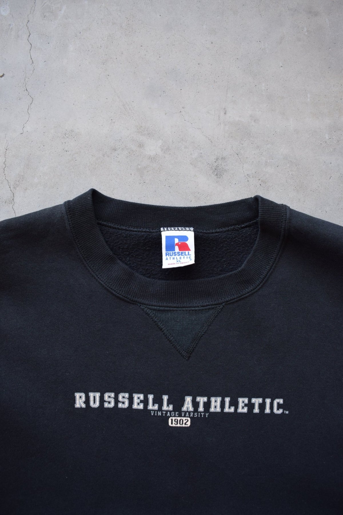 Russell Athletic Black Spellout Crewneck — 1990s (XL) - Retrospective Store