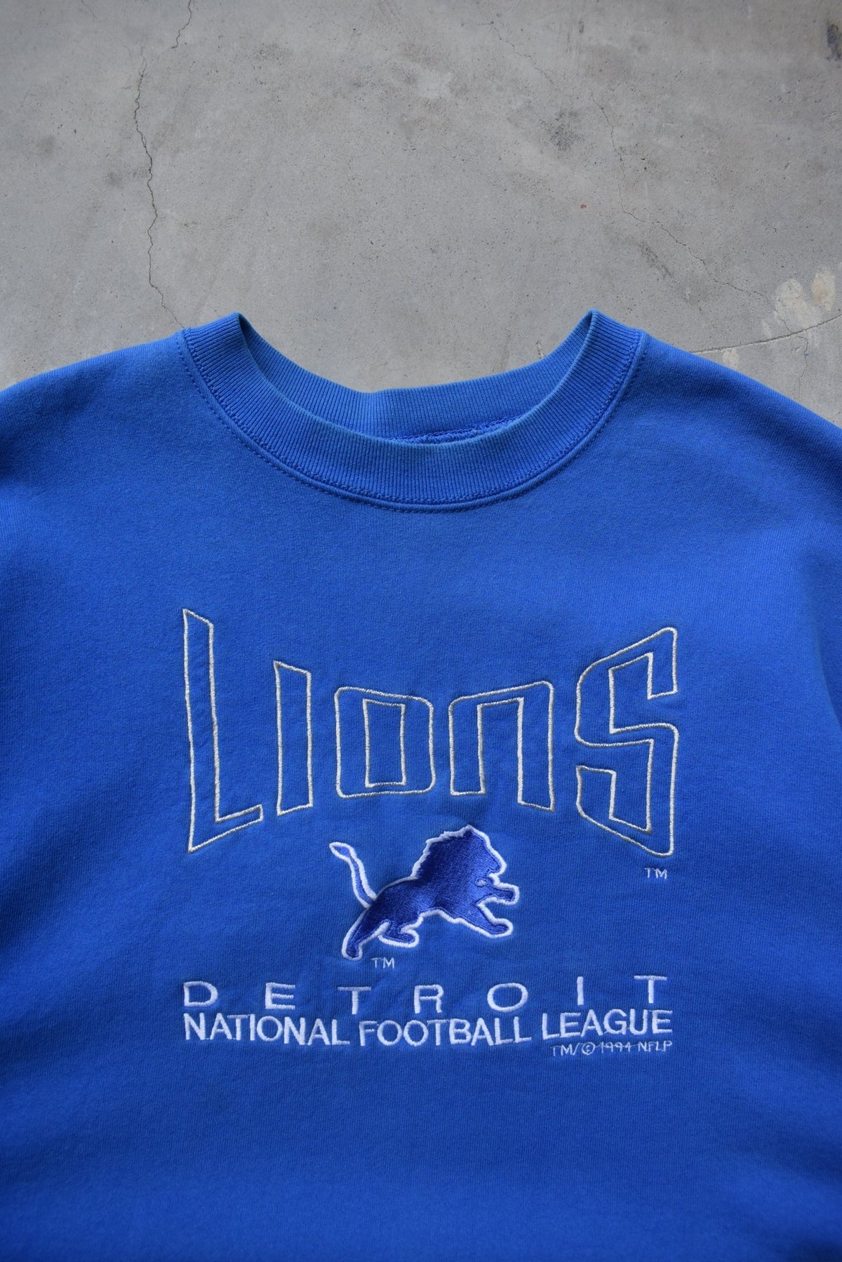 Salem x NFL Detroit Lions Blue Embroidered Spellout Crewneck — 1994 (XL) - Retrospective Store