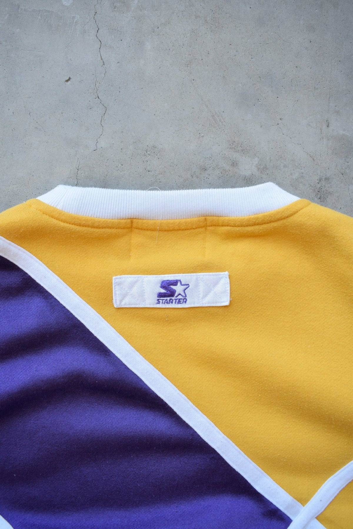 Starter x NBA Los Angeles Lakers Yellow & Purple Embroidered Crewneck — 1990s (L) - Retrospective Store