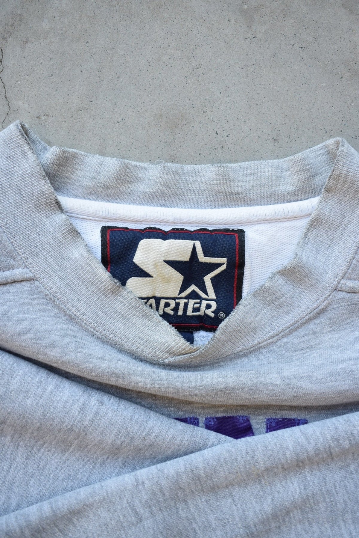 Starter x NFL Minnesota Vikings Grey Embroidered Crewneck — 2000s (M) - Retrospective Store