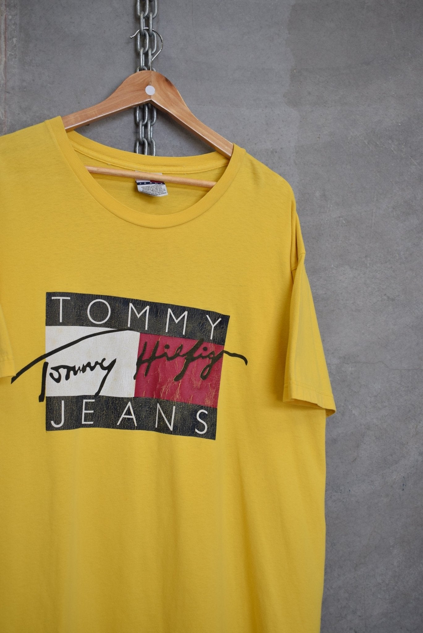 Tommy Hilfiger Jeans Spellout Tee — 2000s (XL) - Retrospective Store