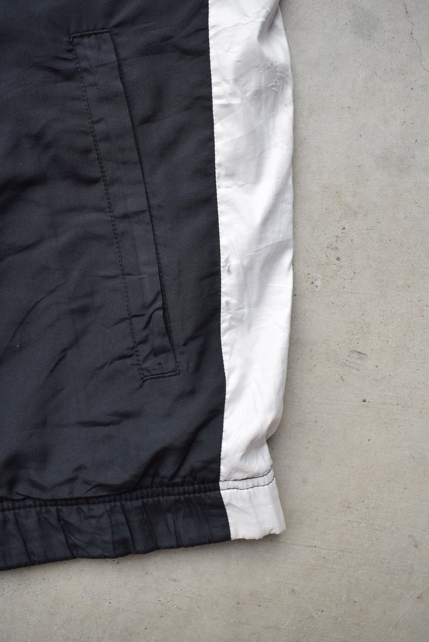 Umbro Black Classic Logo Jacket — 2000s (M) - Retrospective Store