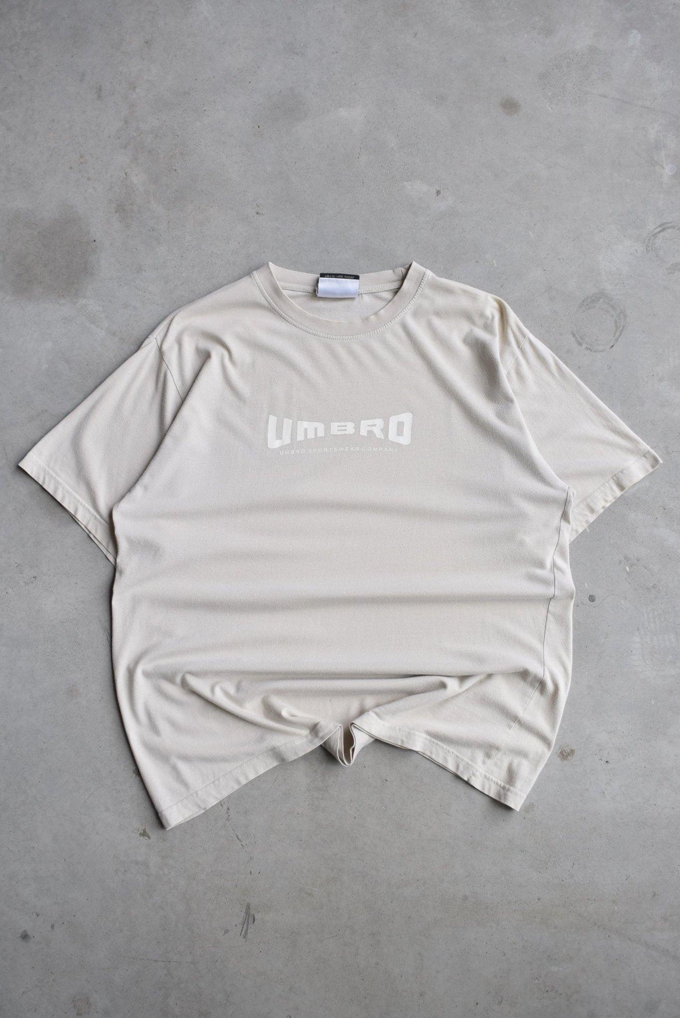 Umbro Cream Spellout Tee — 2000s (L) - Retrospective Store