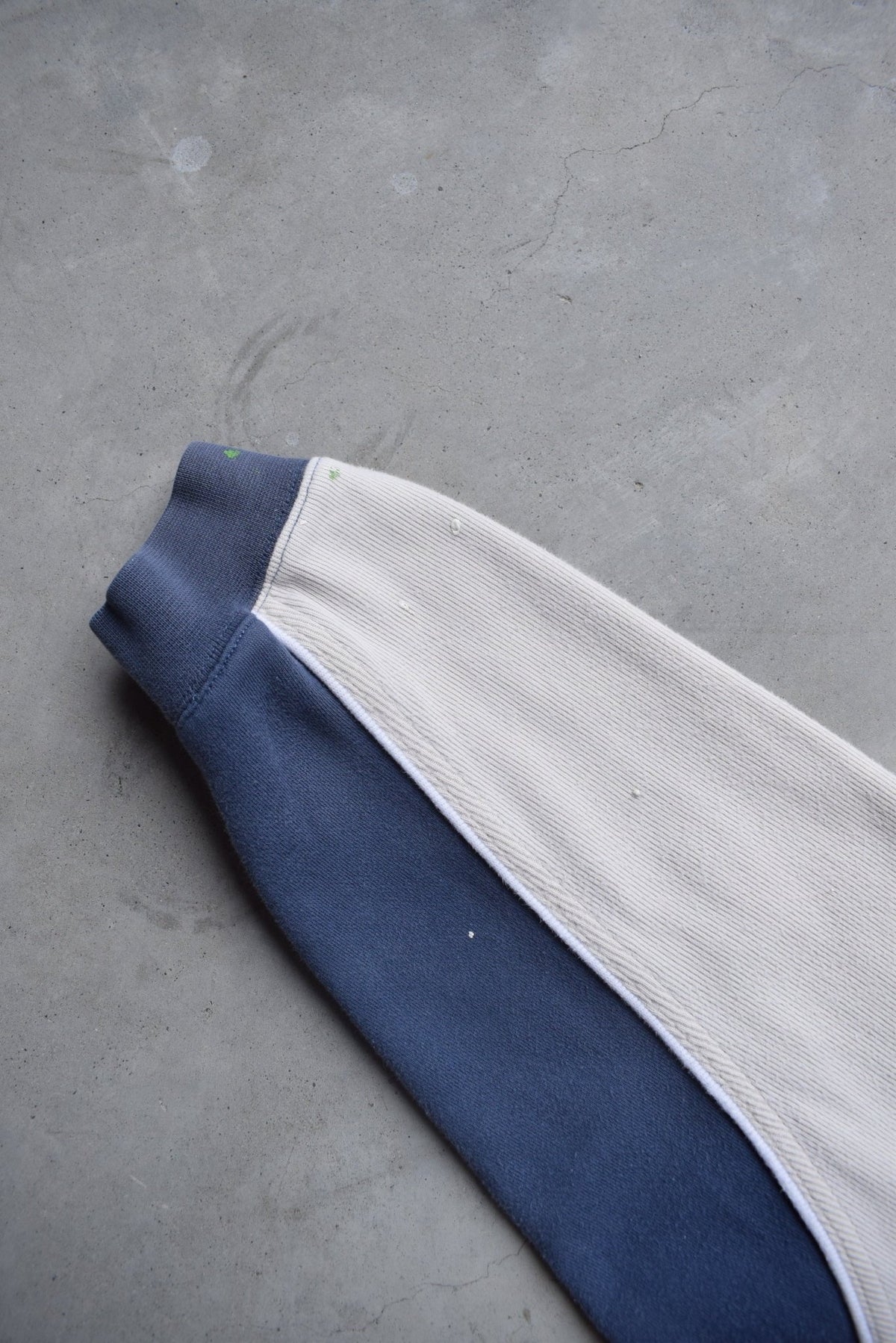Umbro Navy & Cream Embroidered Spellout Crewneck — 1990s (M) - Retrospective Store