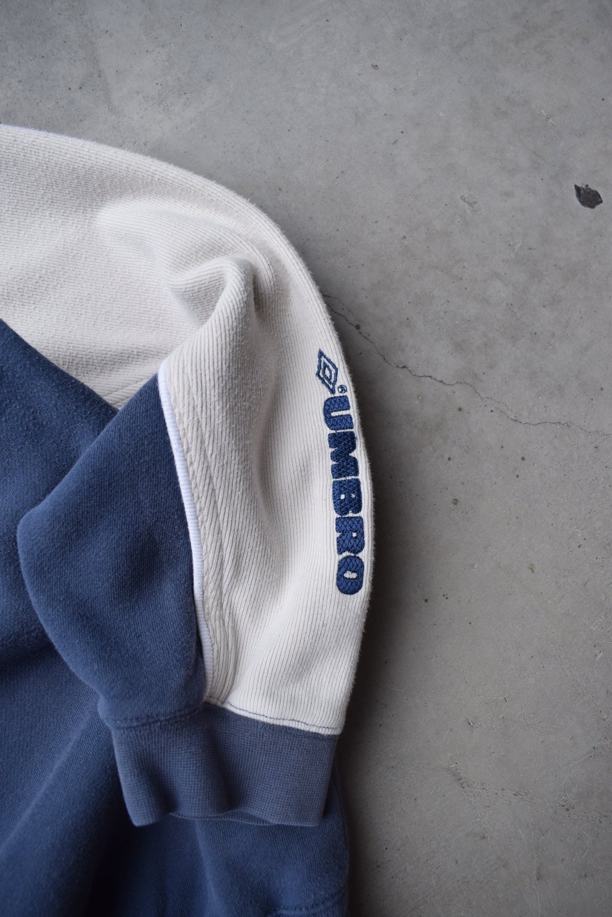 Umbro Navy & Cream Embroidered Spellout Crewneck — 1990s (M) - Retrospective Store