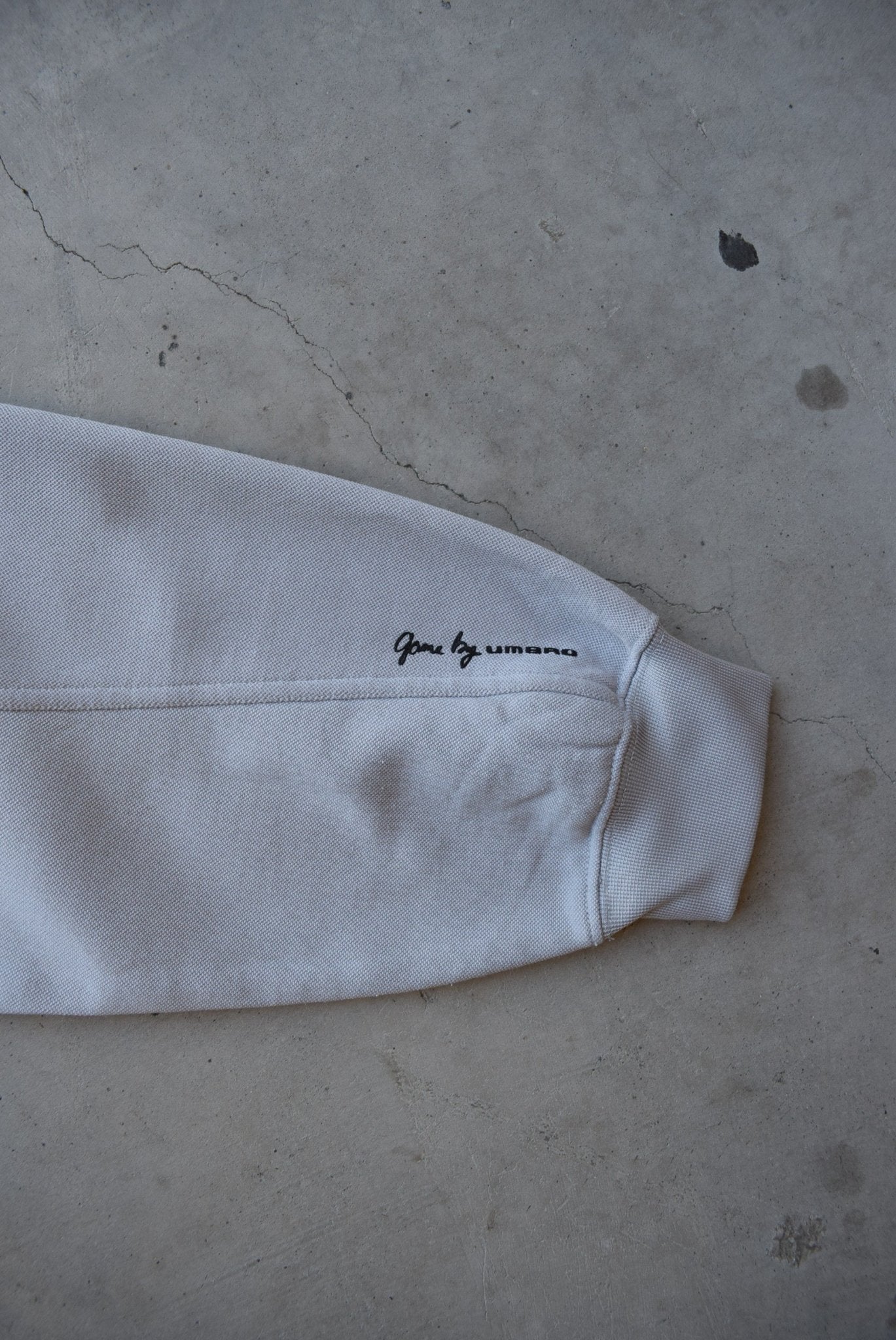 Umbro White & Grey Embroidered Spellout Crewneck — 2000s (L) - Retrospective Store