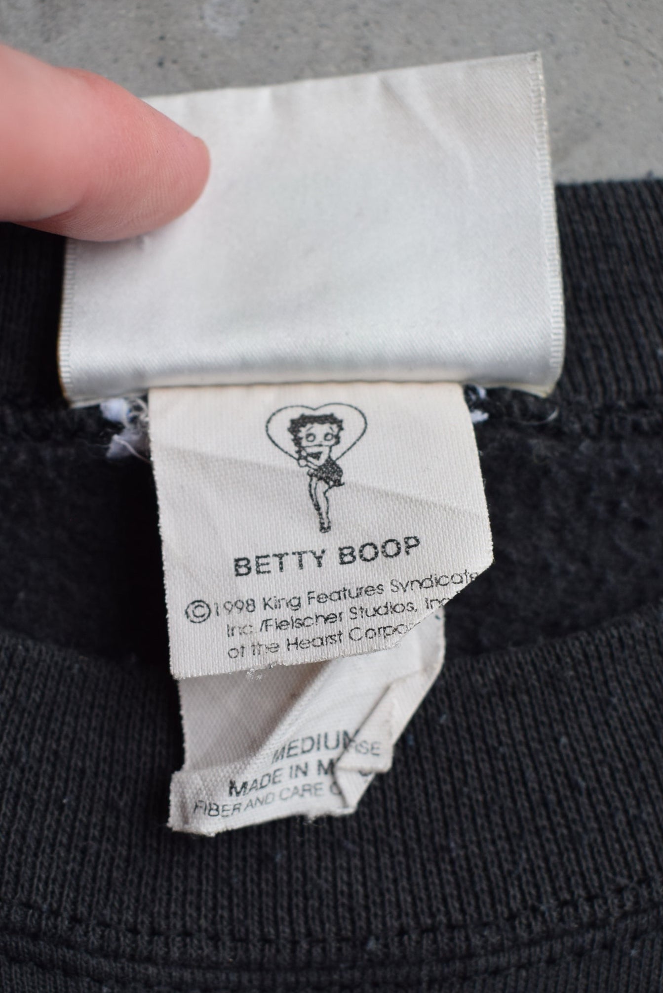 Universal Studios x Betty Boop Black Graphic Crewneck — 1998 (M) - Retrospective Store