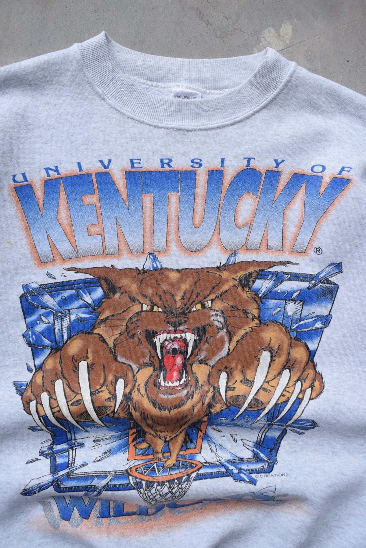 University of Kentucky Wildcats Grey Graphic Crewneck — 1990s (M) - Retrospective Store