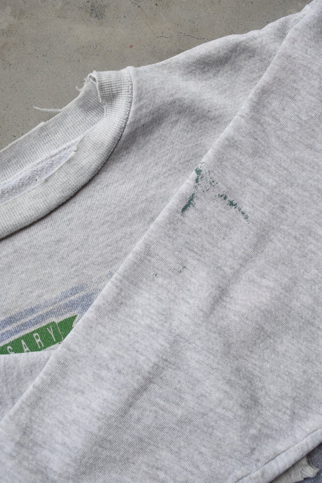 University of North Carolina Football Grey Graphic Crewneck — 1993 (M) - Retrospective Store