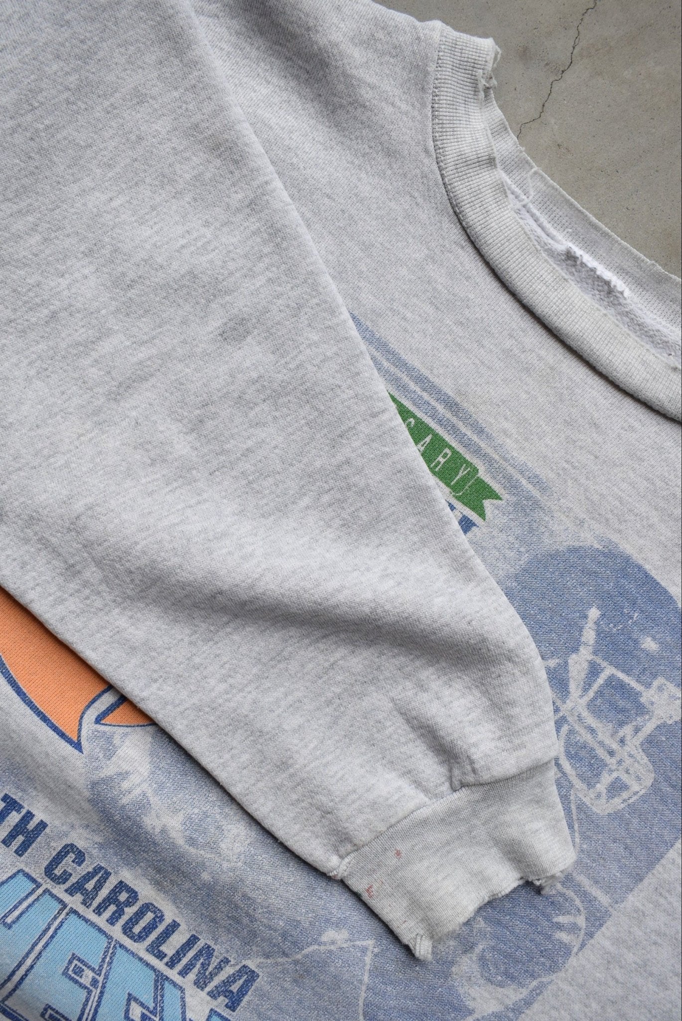 University of North Carolina Football Grey Graphic Crewneck — 1993 (M) - Retrospective Store