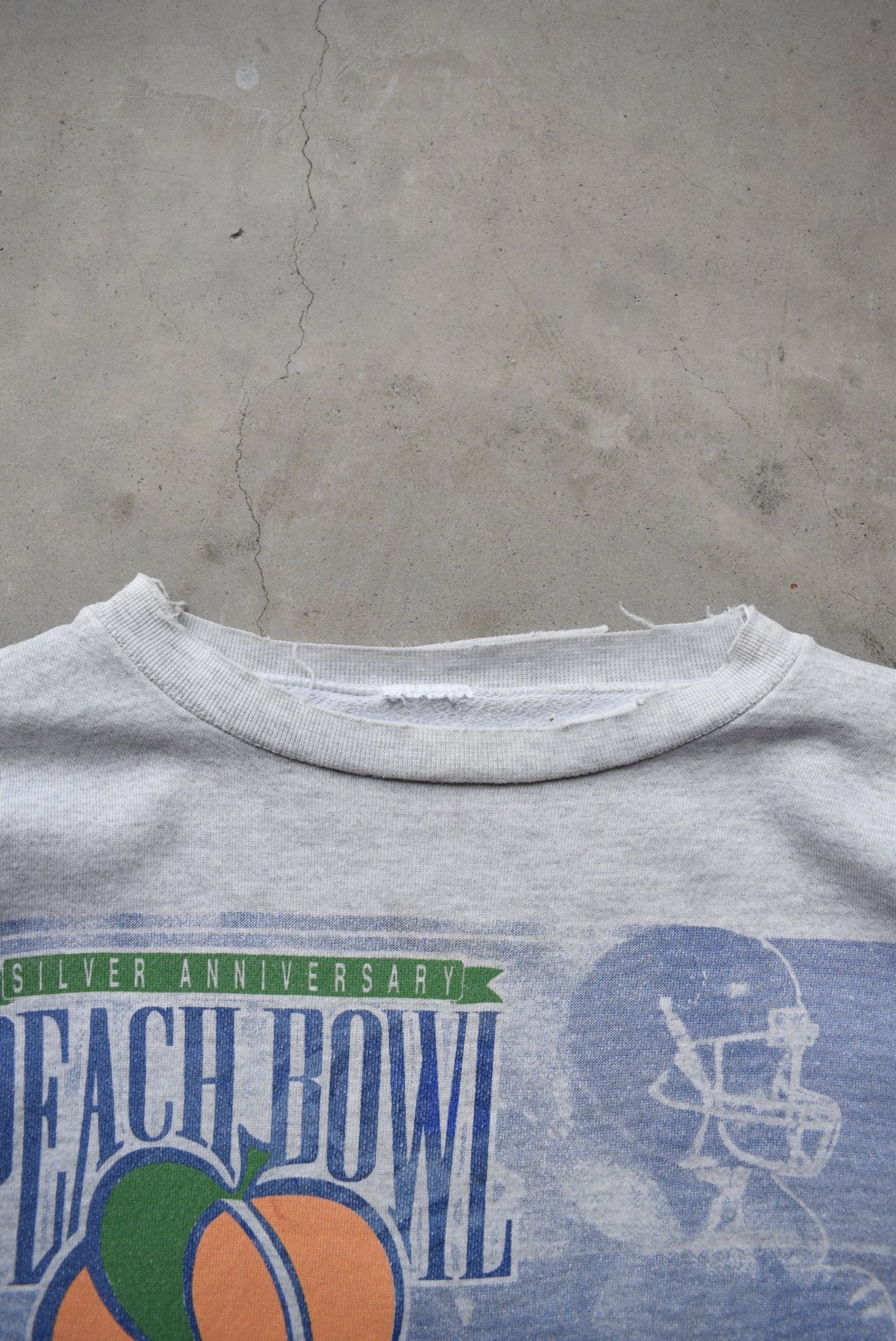 University of North Carolina Football Grey Graphic Crewneck — 1993 (M) - Retrospective Store