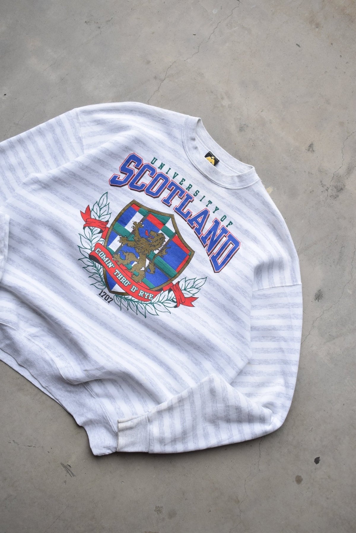 University of Scotland Grey & White Graphic Crewneck — 1990s (L/XL) - Retrospective Store